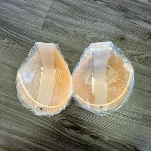 NWOT InvisiLift Silicone Sticky “Bra”